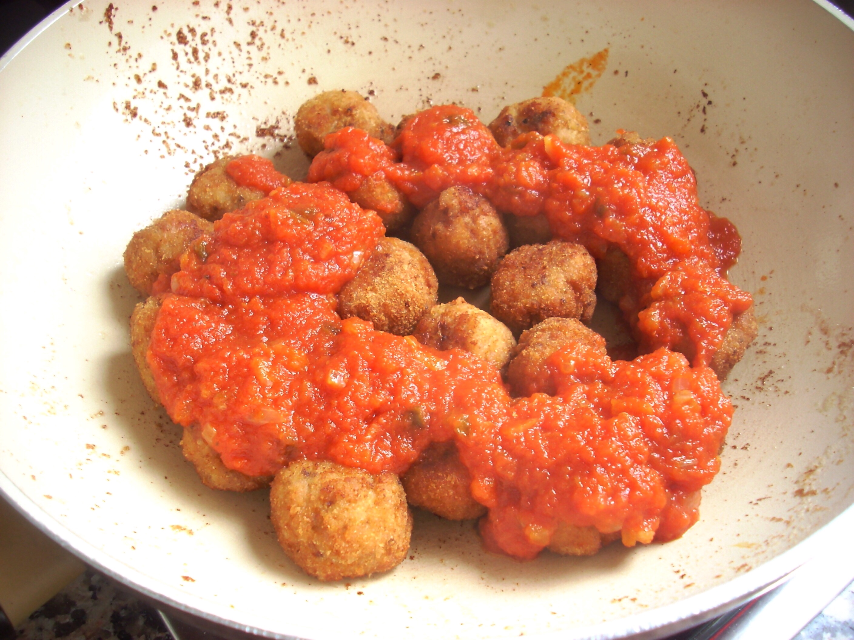 Albóndiga pollo tomate