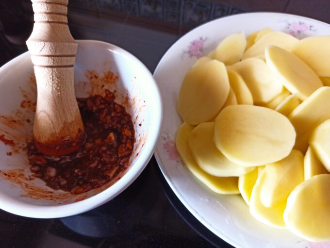 Patatas al ajillo pastor con solomillo de cerdo