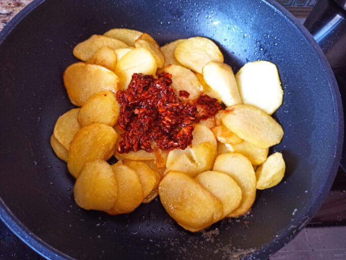 Patatas al ajillo pastor con solomillo de cerdo